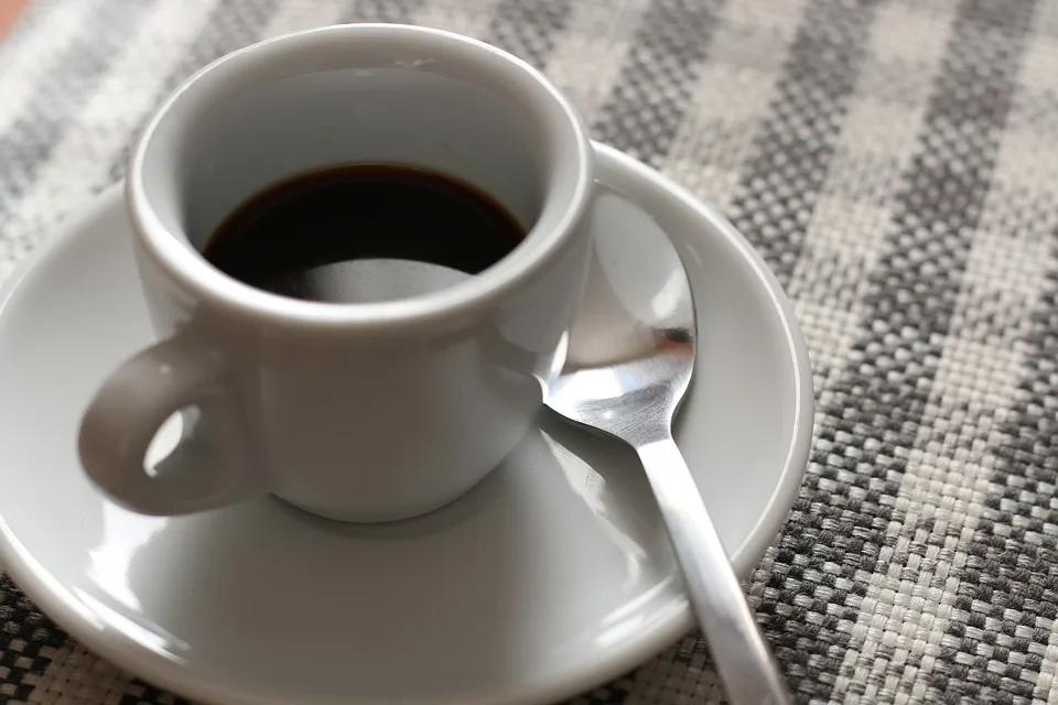 Caffè e Benessere: una nuova ricerca fa chiarezza sugli effetti della caffeina su memoria, vigilanza e rischio di malattia