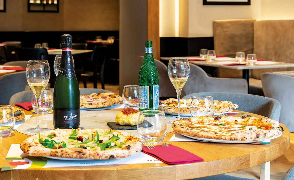 Matrimonio tra pizza e vino
