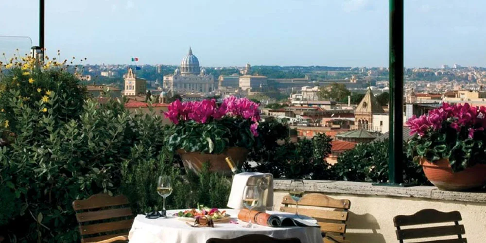 Capitale di un turismo di massa e di un’offerta di servizi spesso di basso profilo