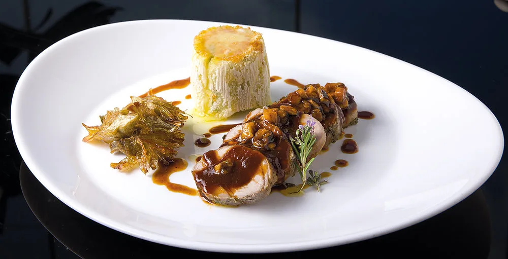 Filetto di suino nero siciliano, marinato con salvia e rosmarino, patate anna e carciofo spinoso dorato, ricet