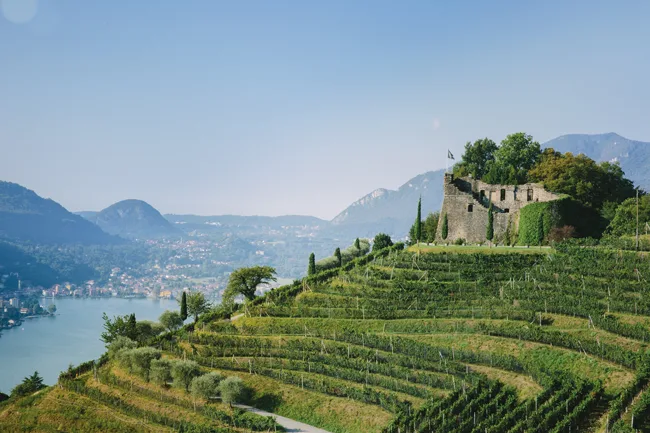 In Svizzera lo charme di un castello, dei cibi e dei vini