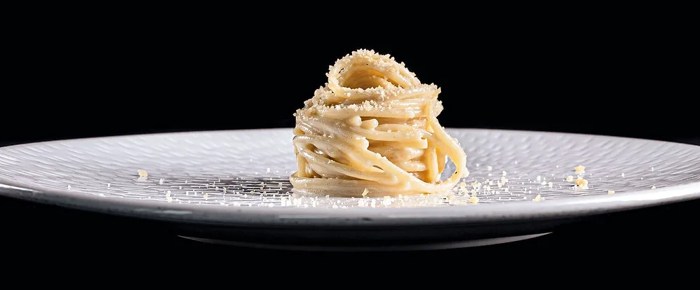 Spaghetto affumicato, abbucciato, genziana, ricetta del ristorante Mater di Moggiona (AR)