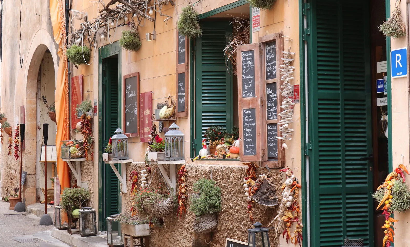 GLI INUTILI LAMENTI