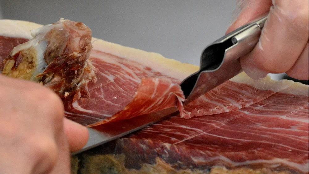 “Una Storia Diversa”: video LAV svela la realtà che si cela dietro al prosciutto