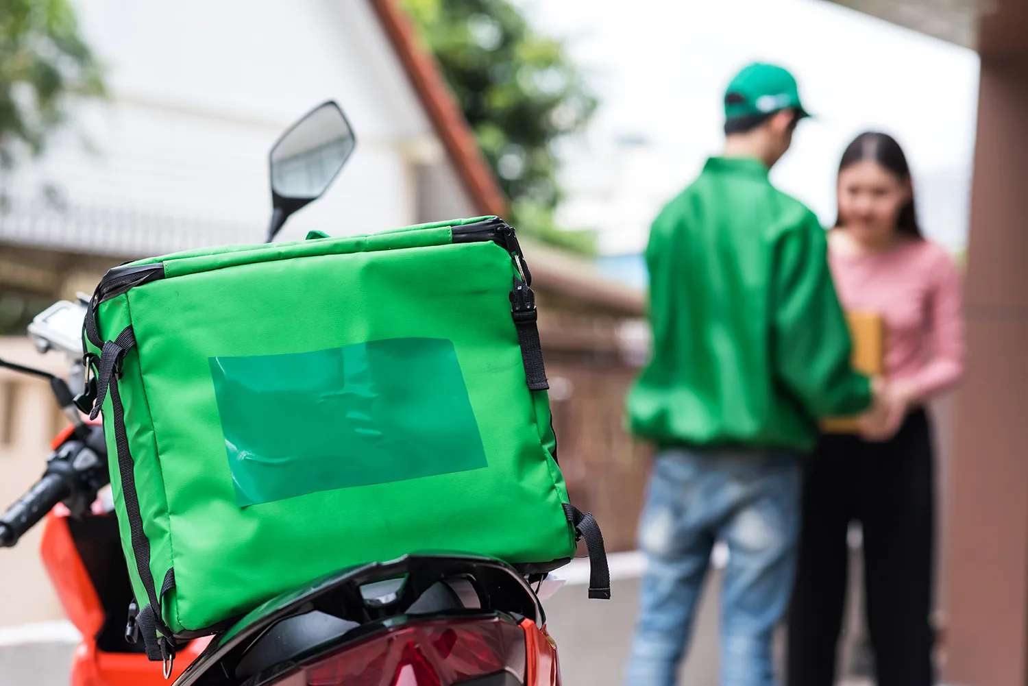 Delivery: crolla in borsa Deliveroo, mentre Just East assume 4000 dipendenti