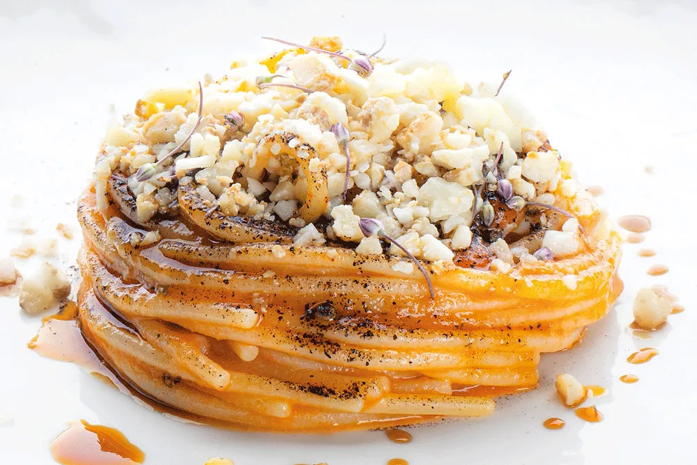 Spaghettino tiepido all’olio di Coratina, caprino e melassa di cipolle, ricetta del ristorante Moma di Roma