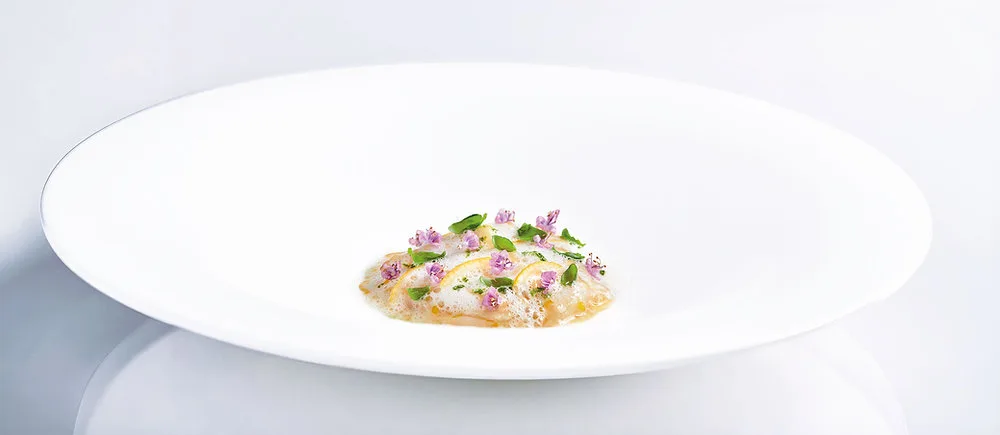 Branzino di lenza e capesante, zenzero, agrumi e miso, ricetta dello chef Heiko Nieder del ristorante The Rest