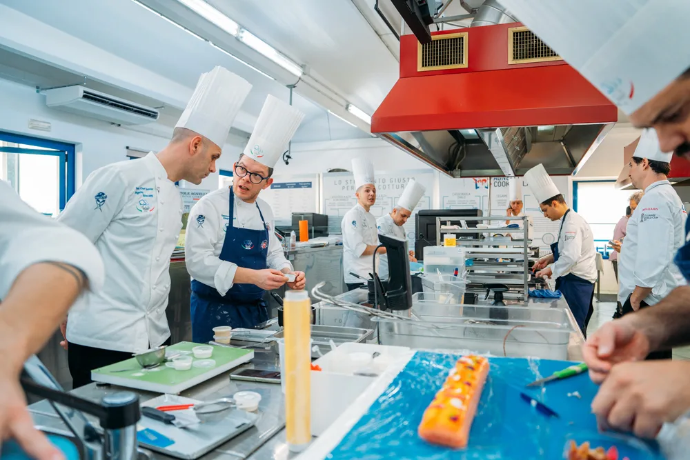 Lo chef Table Nic in Saps Agnelli Cooking Lab