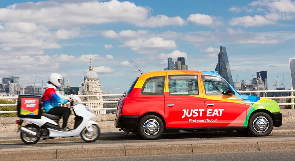 Gli stranieri e il food delivery: la mappa del cibo a domicilio all’estero