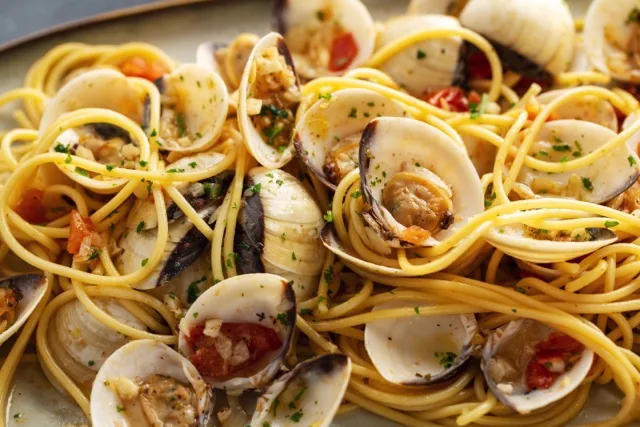 Spaghetti allo scoglio: simbolo dell’estate e dell’Italia