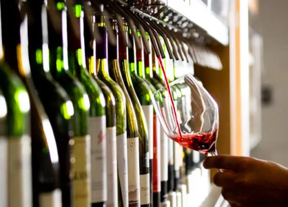 Vino: nuovo aumento del costo del vetro