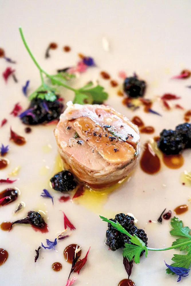 Pernice e foie gras con more di rovo e sale al mirto, ricetta del ristorante Su Carduleu di Abbasanta.