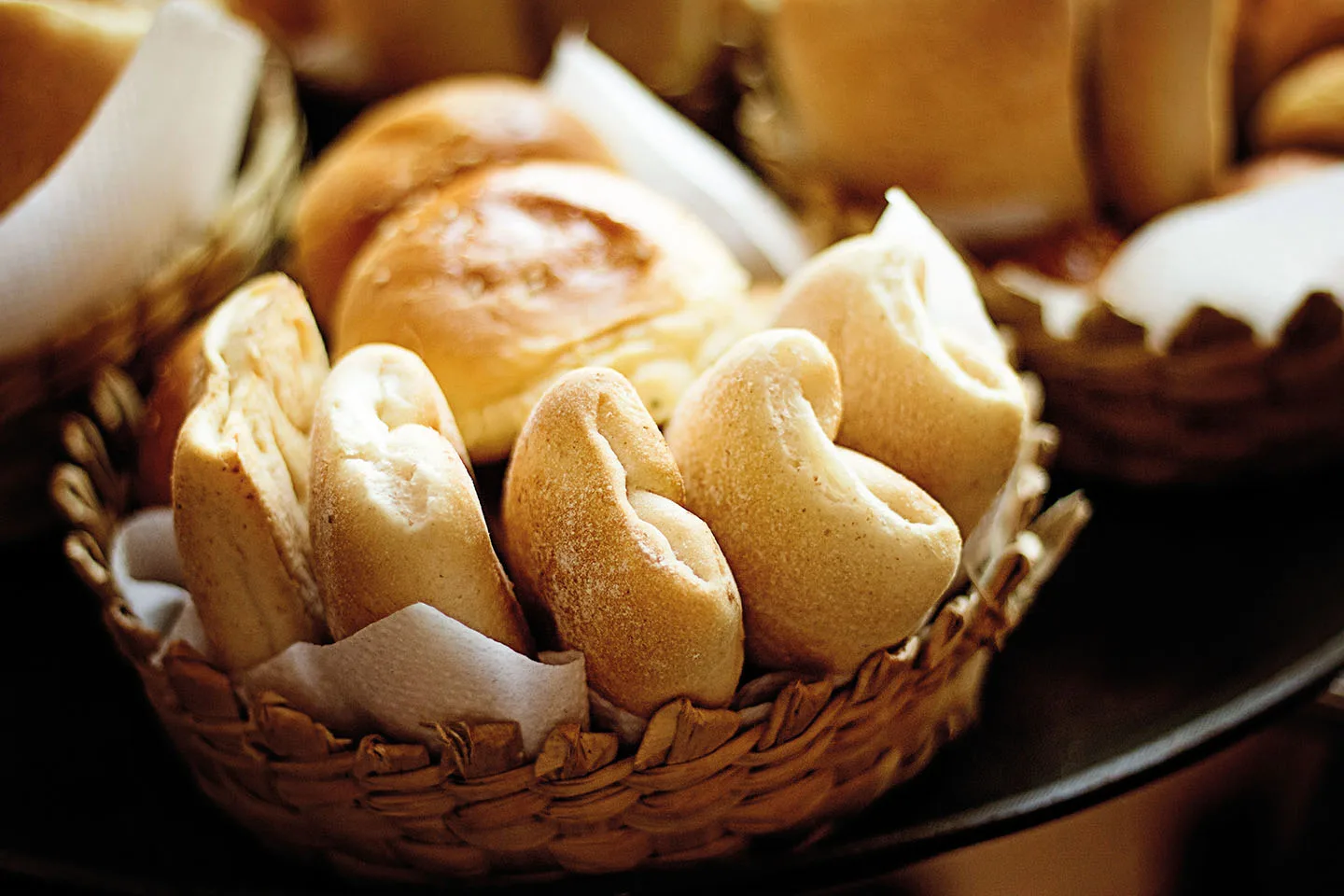 Il pane: un alimento sacro da toccare solo con le mani