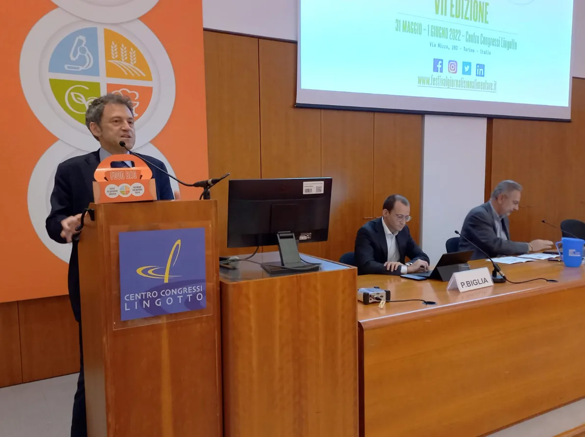 Il cibo e gli italiani: viaggio tra informazione, comportamenti e paure