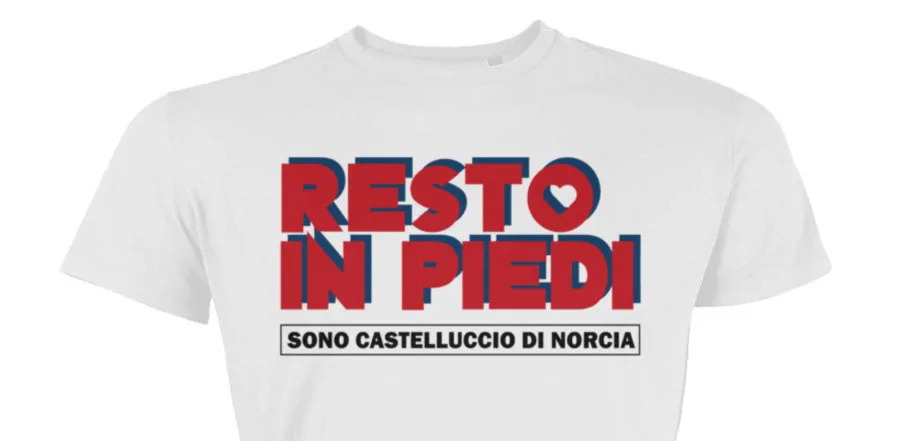 “Resto in piedi”, le T-shirt per la ricostruzione di Castelluccio di Norcia