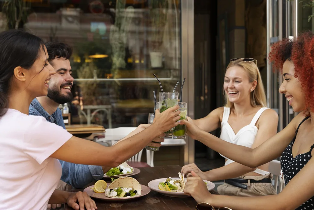 Ristorazione: Gen Z sul podio della spesa in Europa, ma prevista contrazione dei consumi