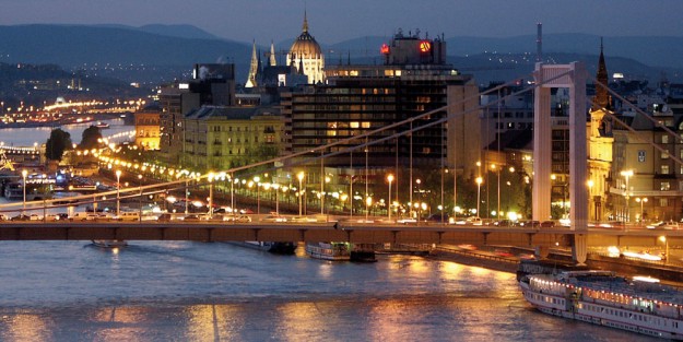 New York cafÃ¨ a Budapest