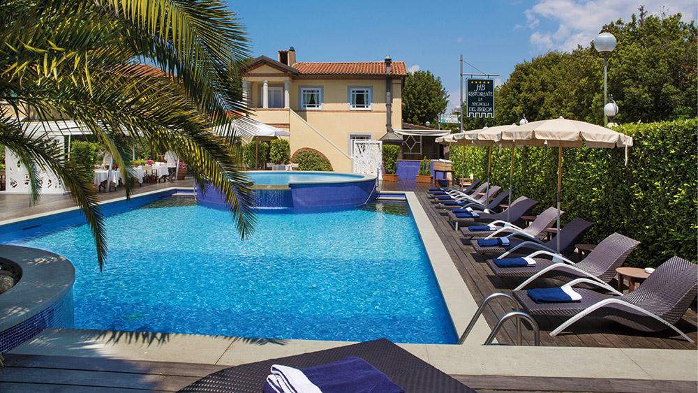 8891264_23_hotel_con_piscina_in_versilia