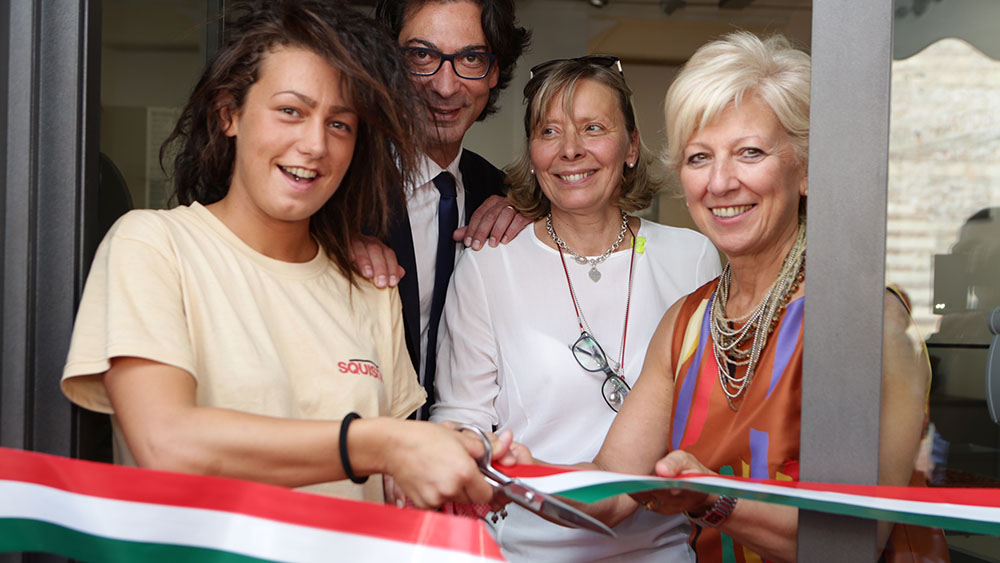 Squisito-Verona-Taglio-Nastro-Antonio-Tinelli-San-Patrignano-Anna-Leso-assessore-ai-servizi-sociali-del-comune-di-Verona