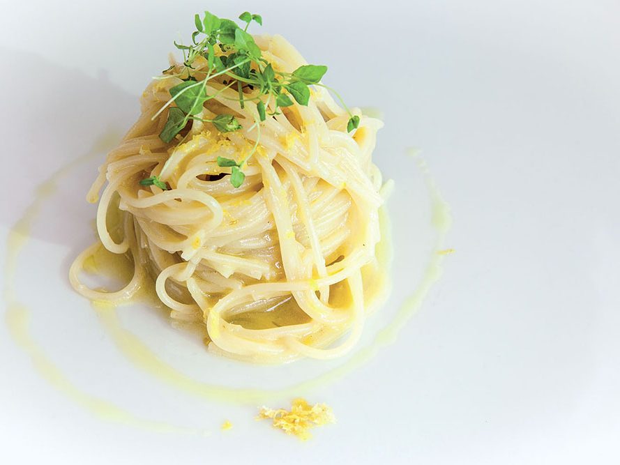 Spaghettini con acqua di limone e provolone