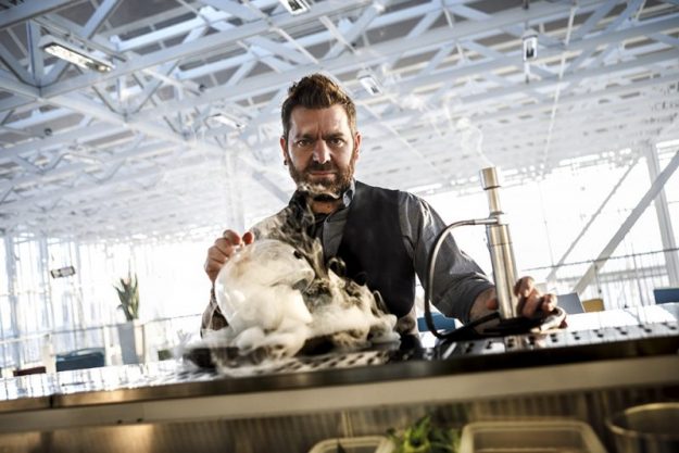 cocktail Bartender Mirco Turconi del Lounge Bar Piano35