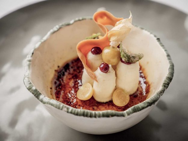 crema bruciata ai chiodi di garofano con cremoso alle mandorle chef Isa Mazzocchi