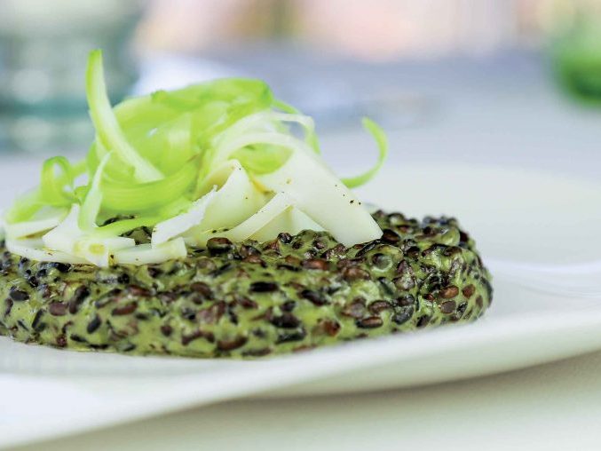 Riso nero biologico gioiello con tagliatelle di seppia e asparagi