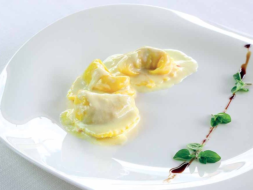 Tortelloni di verdure alla crema di parmigiano e gocce di saba