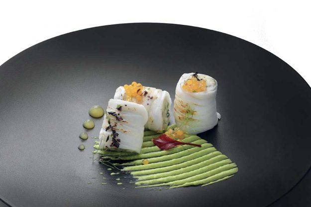 Calamaro a tagliatella, mozzarella, quinoa, alghe, piselli, frutto della passione