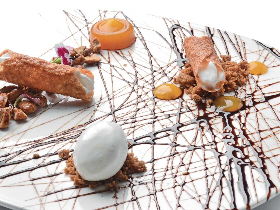 cannolo di ricotta, liquirizia e rosmarino