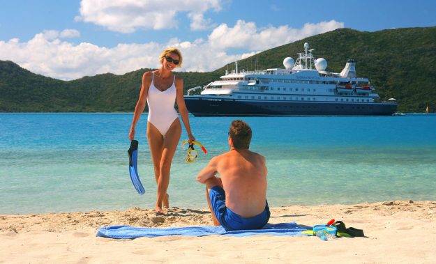 Quattro single su 10 tentano di flirtare in crociera