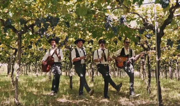 Cantina Tollo ospita le riprese del videoclip "Lions"