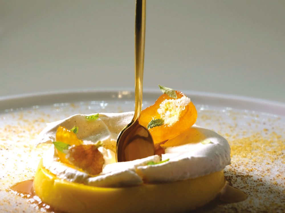 Cremoso kunkuat candito e meringa alle spezie di chef Aurora Mazzucchelli