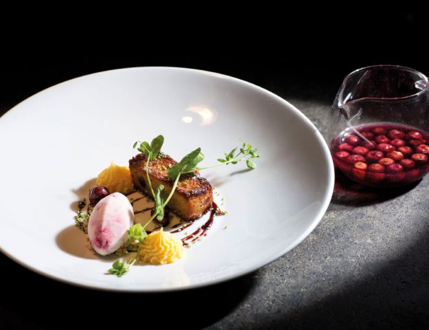 Frangipane con ciliegie, maionese di cioccolato bianco e wasabi di chef Cristina Bowerman