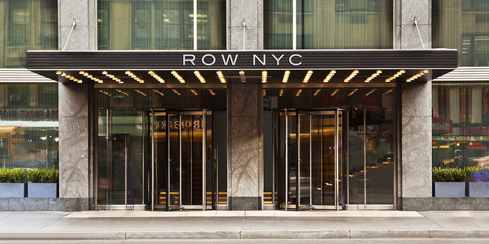 L'entrata dell'hotel ROW NYC a New York