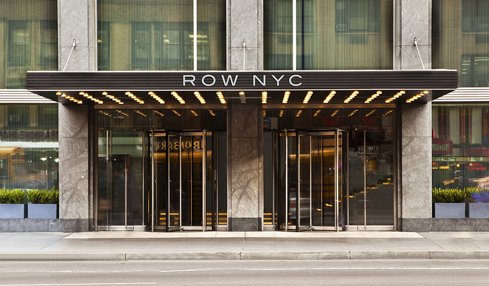 L'entrata dell'hotel ROW NYC a New York
