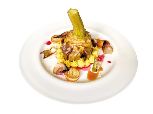 Carciofo ripieno con crema di cannellini alla curcuma di Paolo Baratella del ristorante Linfa Eat Different di Milano