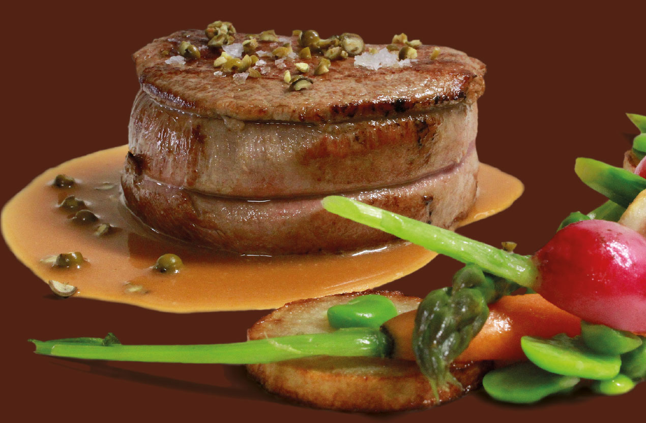 Filetto di manzo al pepe verde: una ricetta dello chef Tiziano Rossetti per il suo ristorante Osteria L'Angolo Divino di Urbino