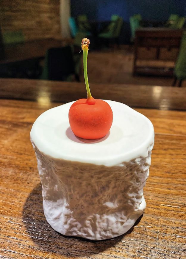 Finta ciliegia di fegato di wagyu: una ricetta dello chef Valerio Braschi del ristorante 1978 di Roma