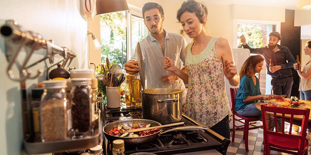 La pasta è il cibo preferito per le cene in convivialità La pasta è il cibo preferito per le cene in convivialità