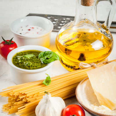 Pasta, spaghetti, pesto, aglio, pomodoro, olio