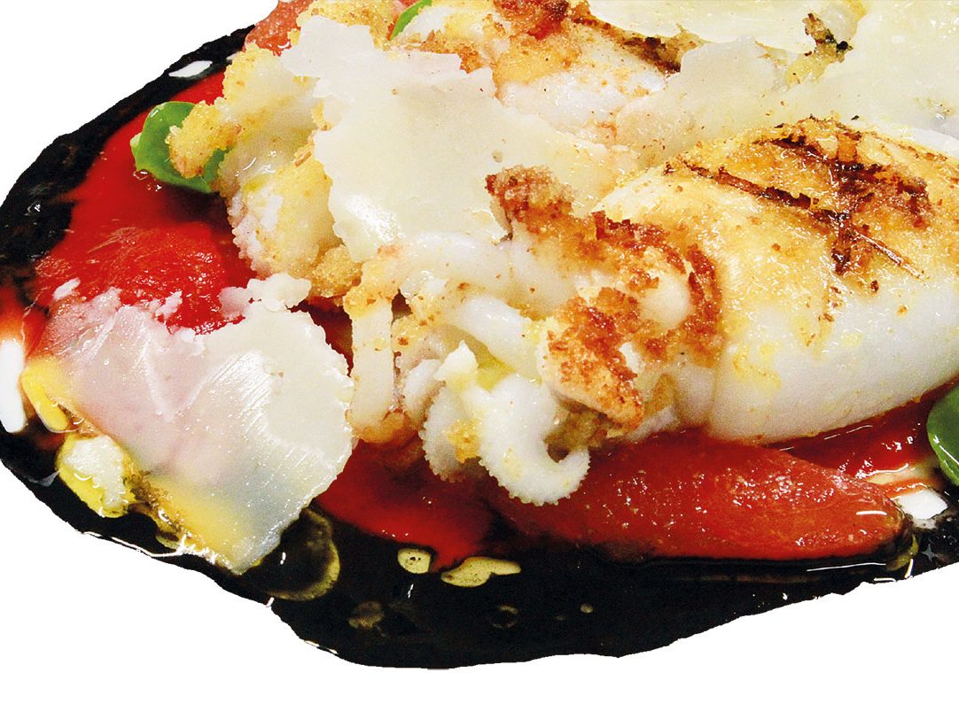 Seppie ripiene, pecorino e pomodoro di Tiziano Rossetti del ristorante Osteria L'Angolo Divino di Urbino (PU)