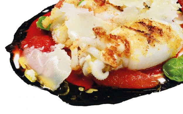 Seppie ripiene, pecorino e pomodoro di Tiziano Rossetti del ristorante Osteria L'Angolo Divino di Urbino (PU)