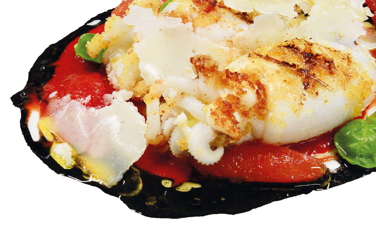 Seppie ripiene, pecorino e pomodoro di Tiziano Rossetti del ristorante Osteria L'Angolo Divino di Urbino (PU)