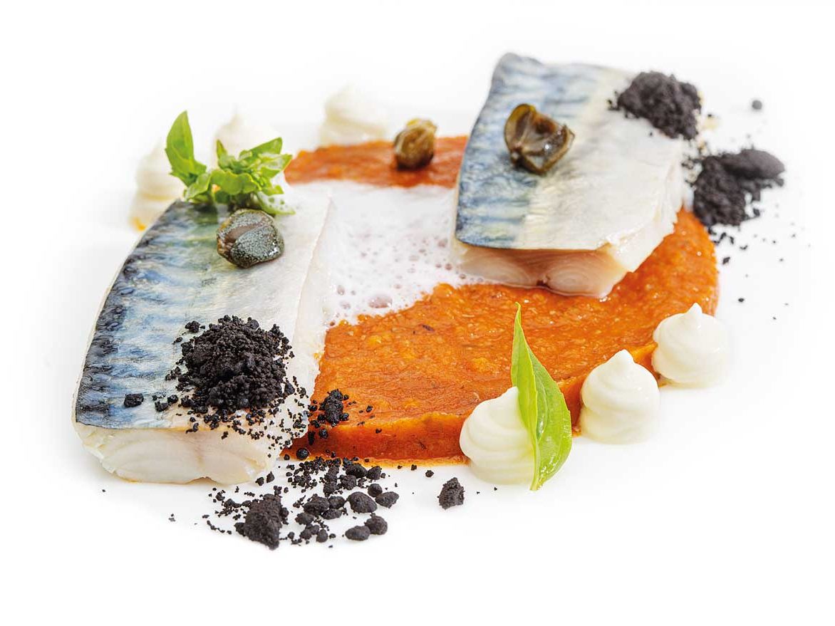 Sgombro-alla-puttanesca-bufala-olive-taggiasche_R