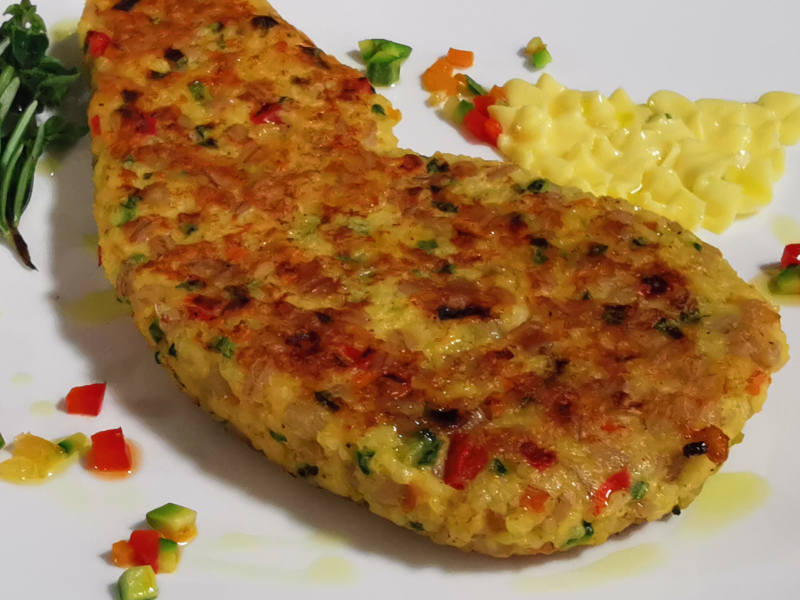 Bistecca di Orzo e Miglio con brunoise di ortaggi e salsa maionese alla senape