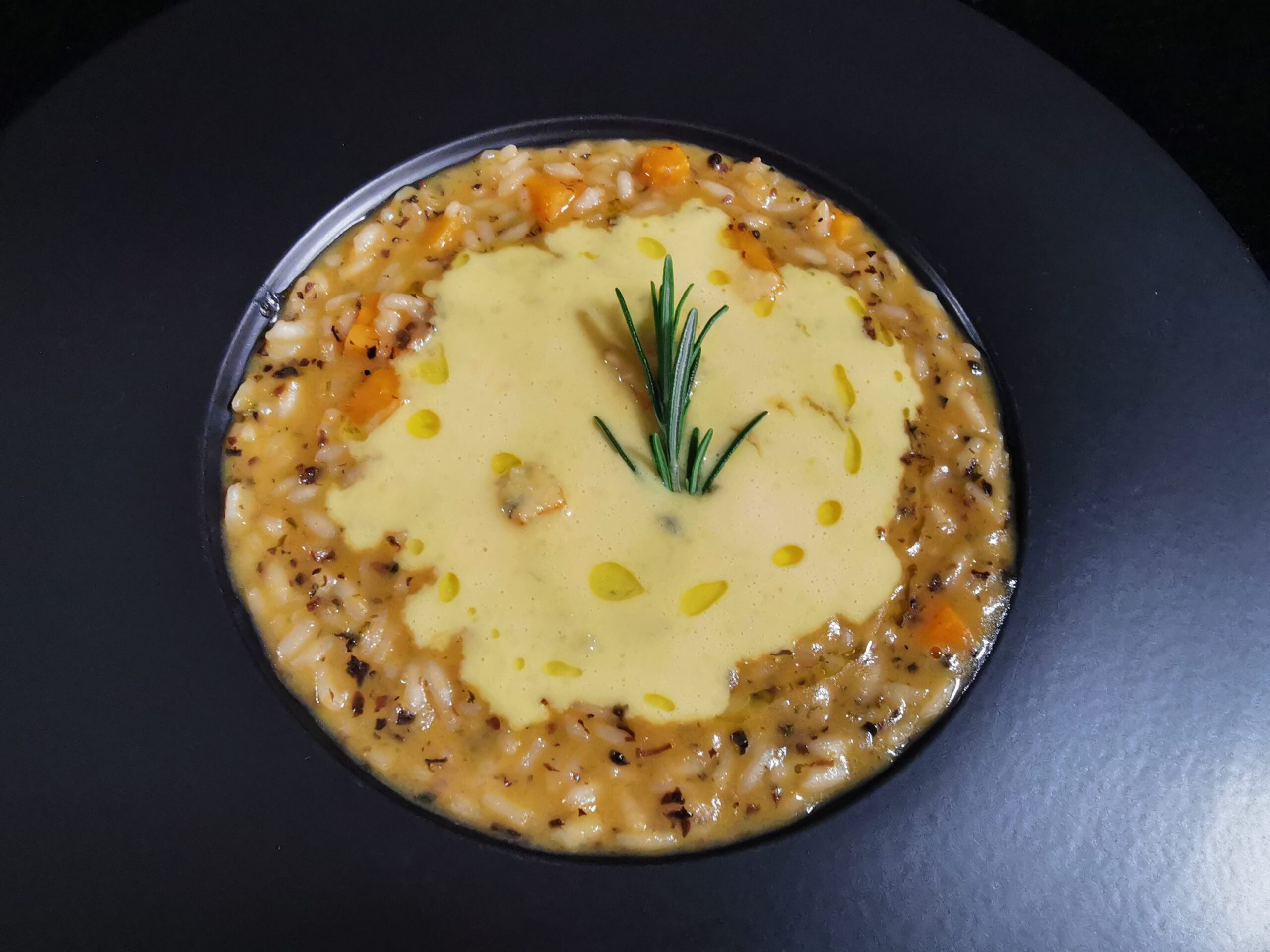Risotto di zucca, millepunti tartufo e crema d’uovo al parmigiano