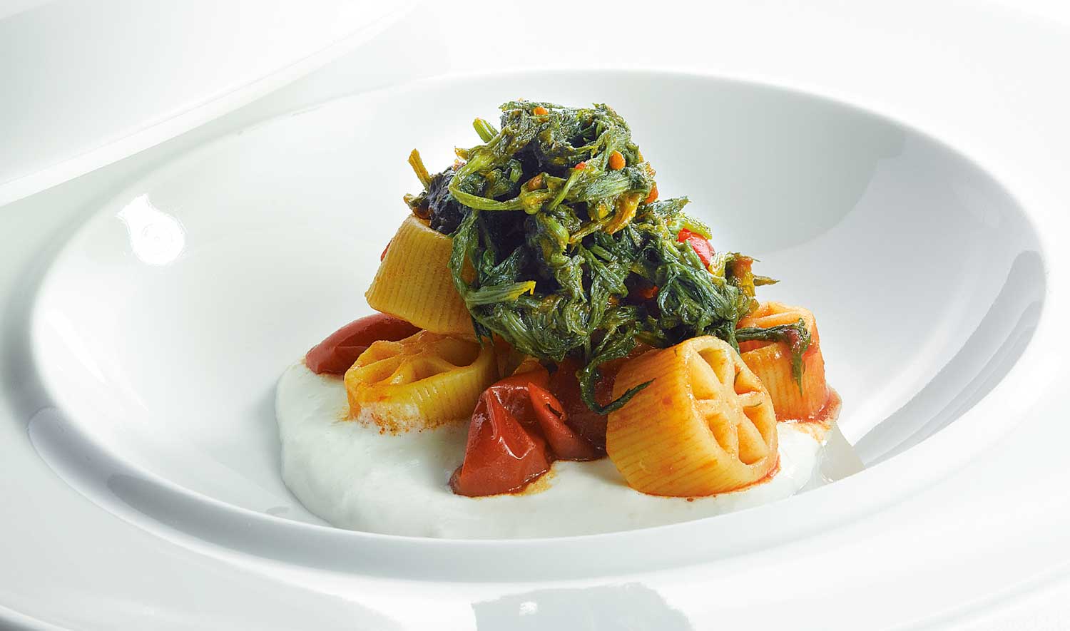 ruote-bcavalieri-germogli-di-finocchio-selvatico-di-campo-ciliegino-crema-di-ricotta