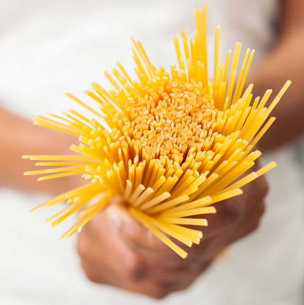 Spaghetti Spaghetti o linguine. La pasta preferita dagli italiani