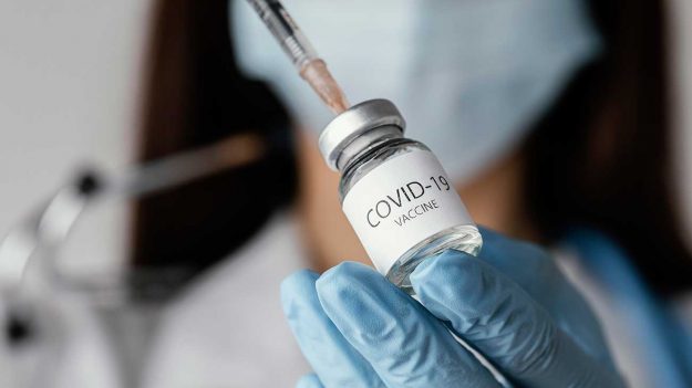 Coviddi ne abbiamo? Editoriale sui vaccini e sul green pass di Elsa Mazzolini